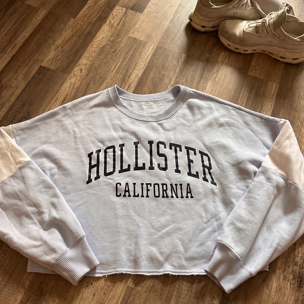Hollister Soft Gray Crewneck Sweatshirt